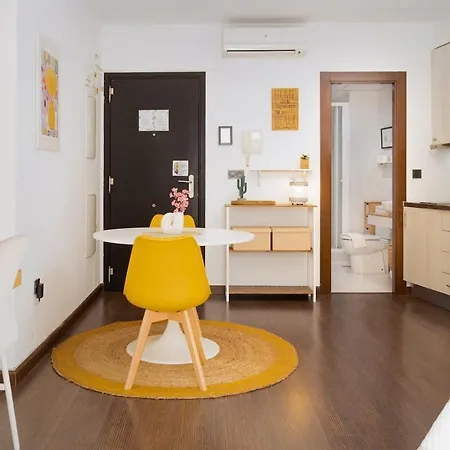 Rustic Chic In Downtown Apartamento Málaga